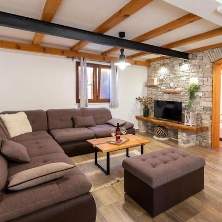 Villa Menalo نيوم المظهر الخارجي الصورة