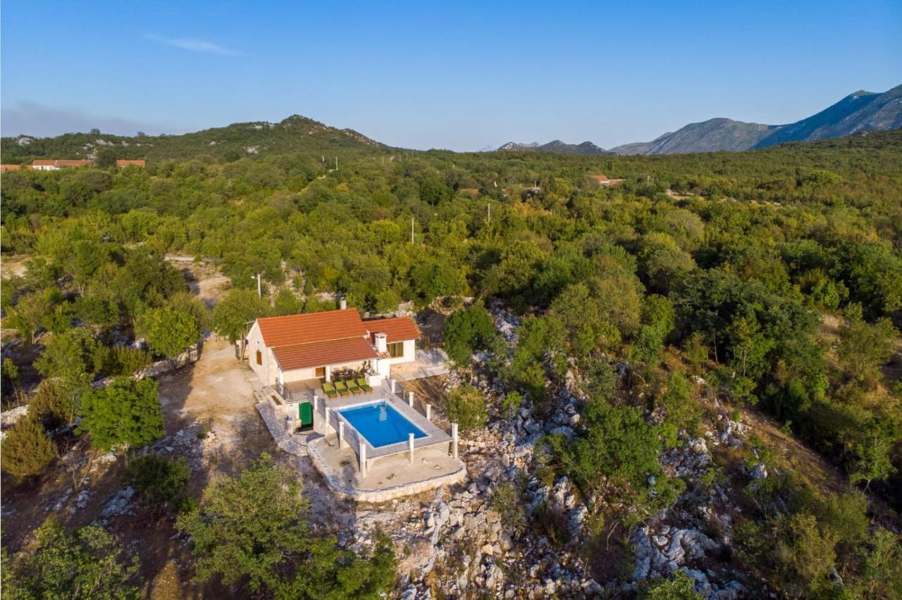 Villa Menalo نيوم المظهر الخارجي الصورة
