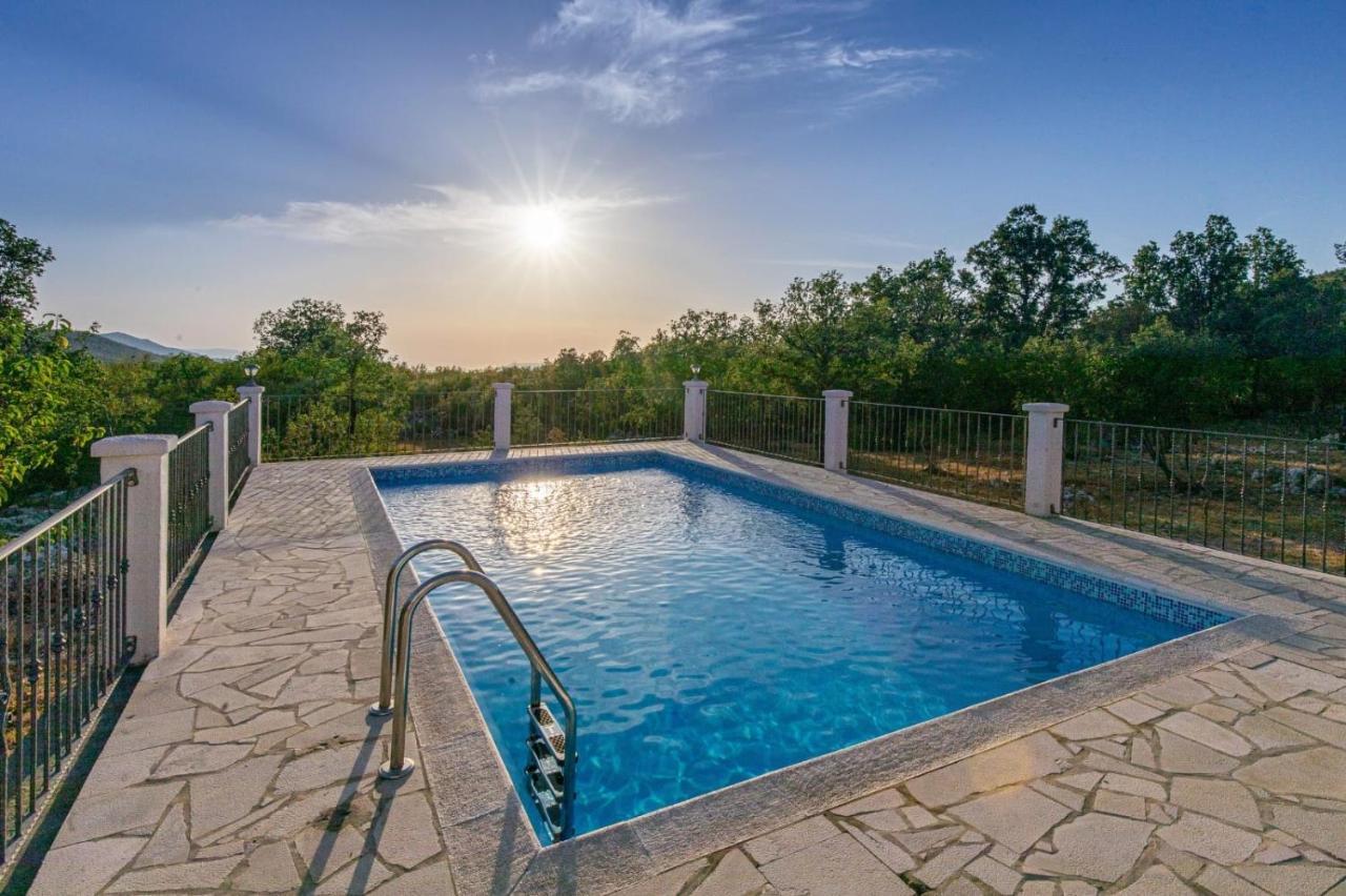 Villa Menalo نيوم المظهر الخارجي الصورة