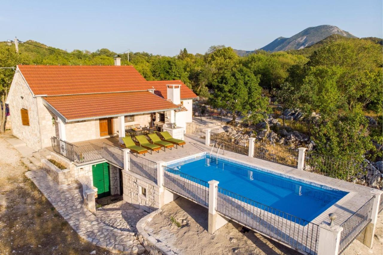 Villa Menalo نيوم المظهر الخارجي الصورة