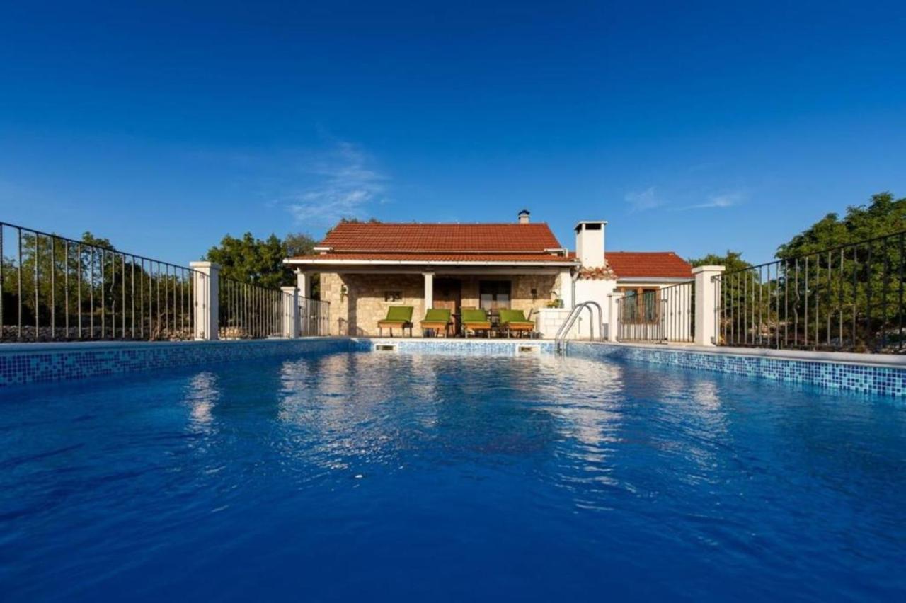 Villa Menalo نيوم المظهر الخارجي الصورة