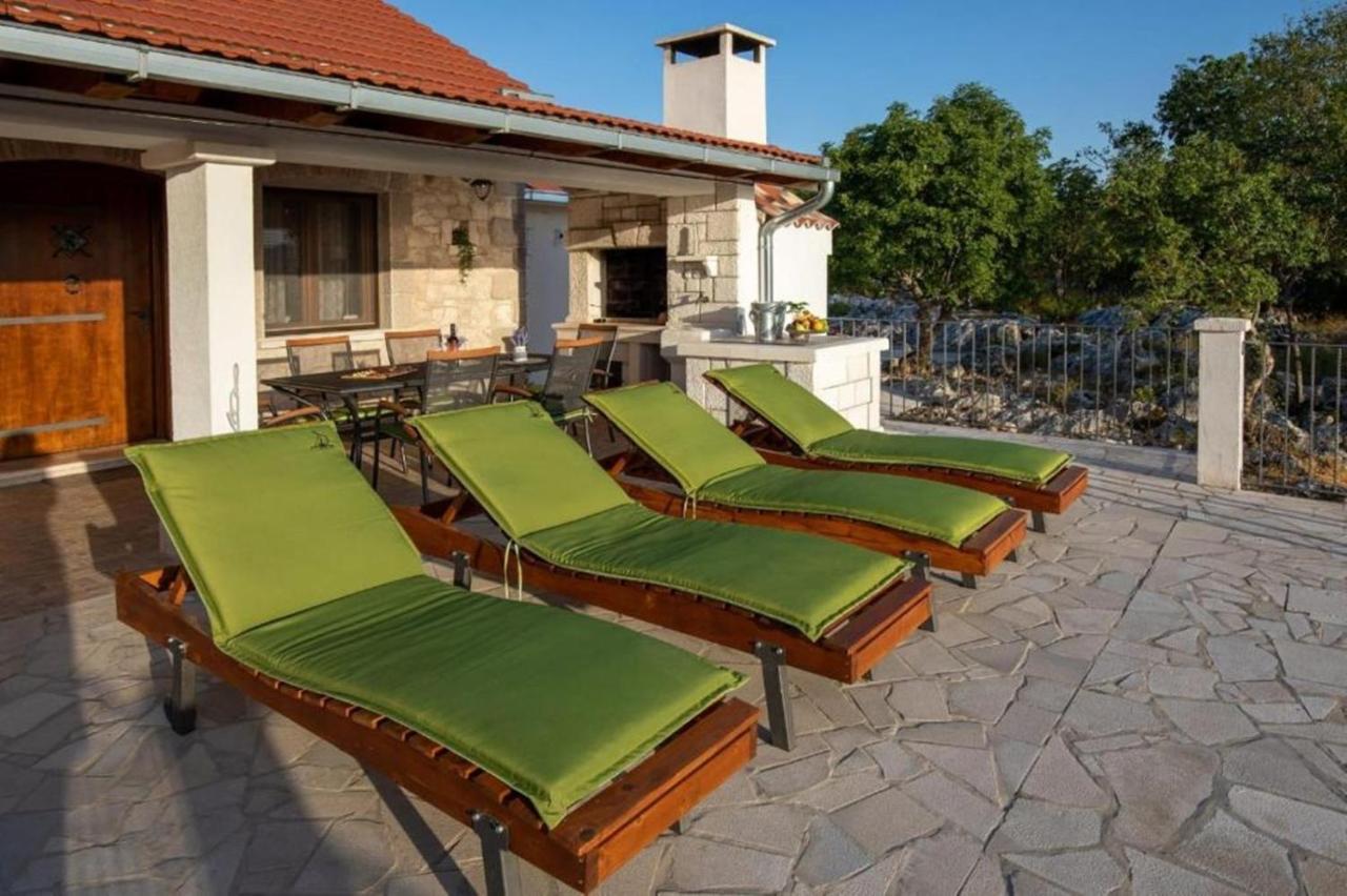 Villa Menalo نيوم المظهر الخارجي الصورة