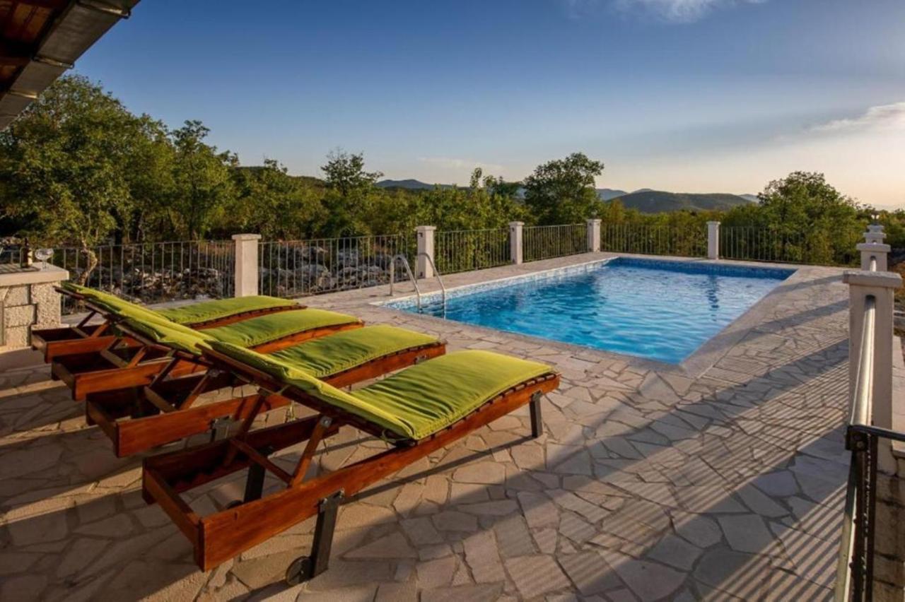 Villa Menalo نيوم المظهر الخارجي الصورة