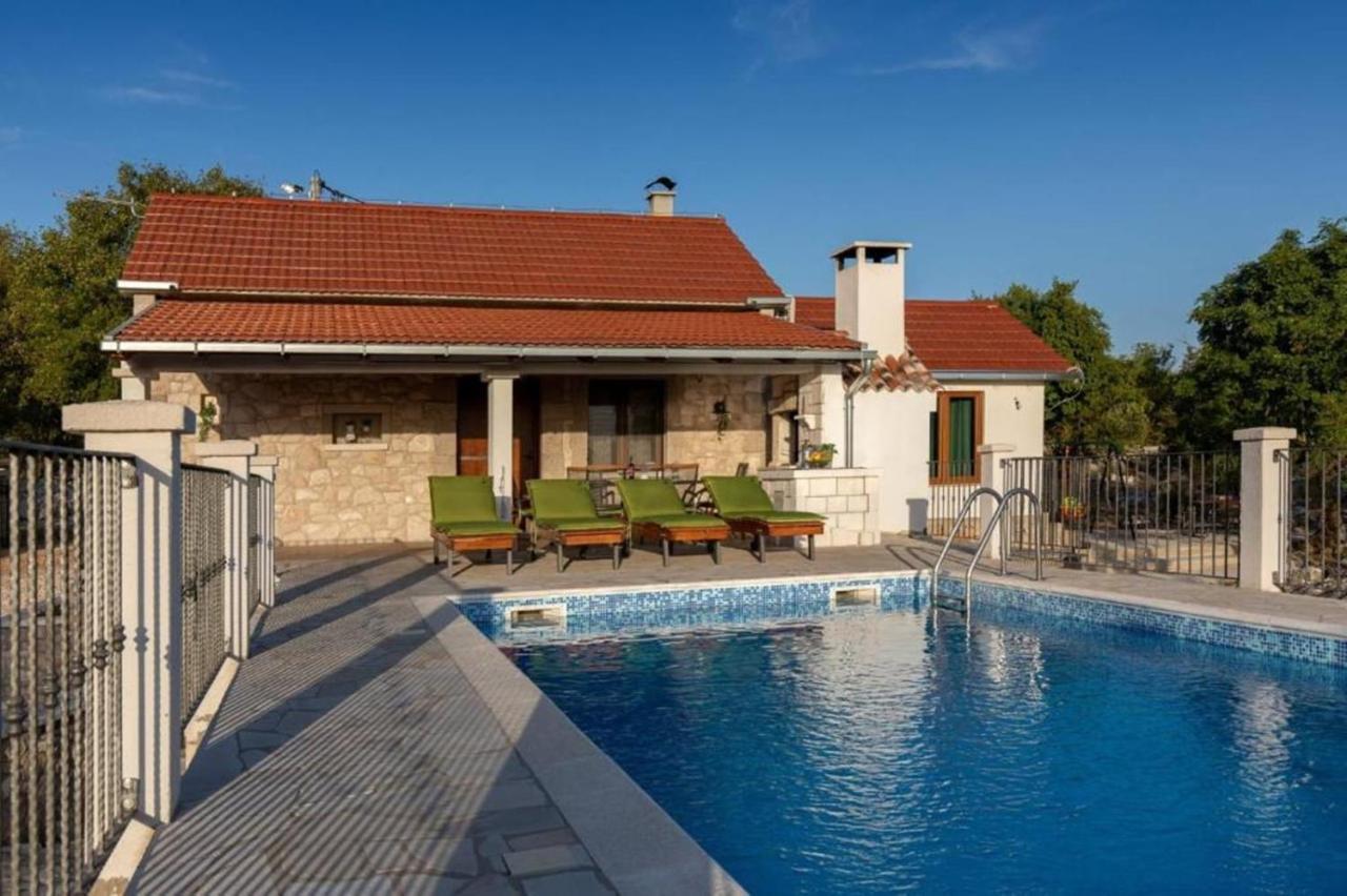 Villa Menalo نيوم المظهر الخارجي الصورة